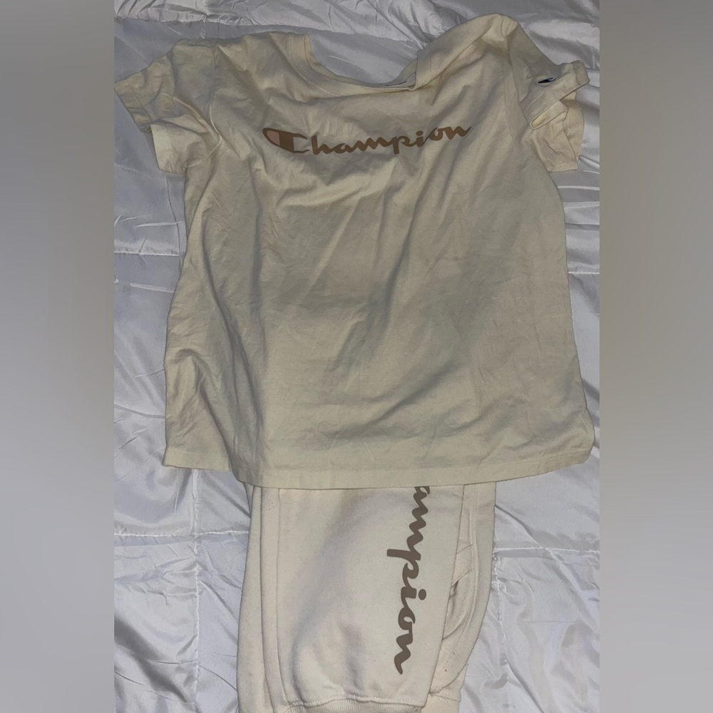 Cream Champion Outfit